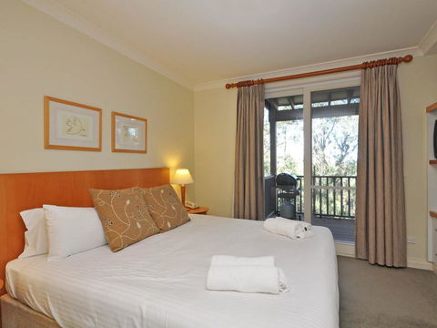 Executive 1 Bedroom Spa Villa Located Within Cypress Lakes Resort - Holiday Sunshine Coast 0