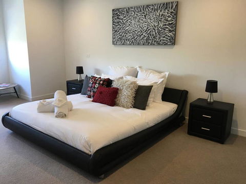 Executive Mansion, Spring Racing, Melbourne Cup - Sunshine Coast Tourism 0
