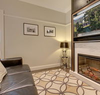 Explore the Blue Mountains on foot - Sunshine Coast Tourism
