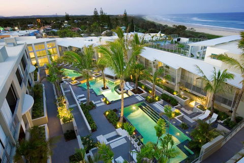 EXTRA LARGE 2 Bed Apartment - 3 Pools And Spa - Mountain View - BEACHFRONT LOCATION CABARITA BEACH - Holiday Sunshine Coast 2