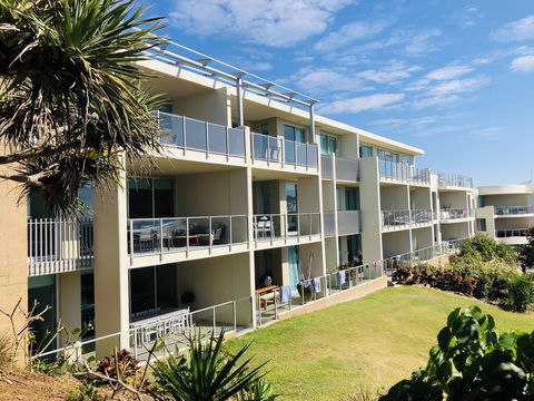 EXTRA LARGE 2 Bed Apartment - 3 Pools And Spa - Mountain View - BEACHFRONT LOCATION CABARITA BEACH - Holiday Sunshine Coast 3