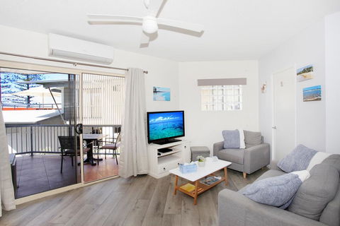 FABULOUS BEACHFRONT POSITION - Holiday Sunshine Coast 2