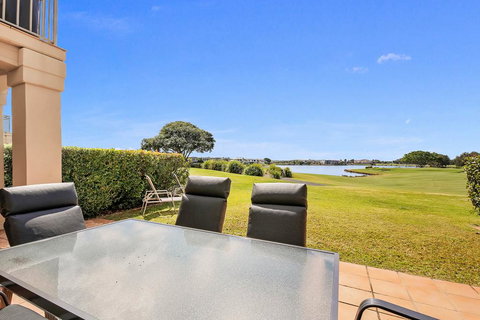 Fairways @ Hope Island Resort - Sunshine Coast Tourism 2