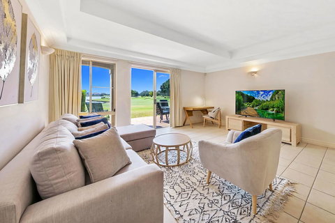 Fairways @ Hope Island Resort - Sunshine Coast Tourism 0