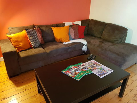 Family Getaway In Eildon - Pet Friendly - Holiday Sunshine Coast 3