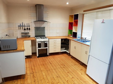 Family Getaway In Eildon - Pet Friendly - Holiday Sunshine Coast 2