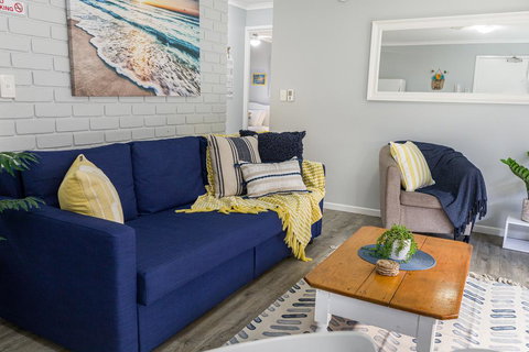 Family, Romance, Fun On Kings Beach - Holiday Sunshine Coast 2