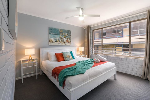 Family, Romance, Fun On Kings Beach - Holiday Sunshine Coast 3