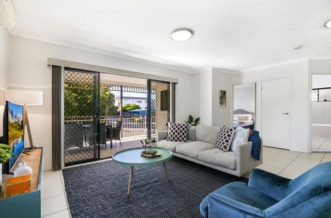 Family-Size Duplex In Quiet Neighbourhood - Holiday Sunshine Coast 0