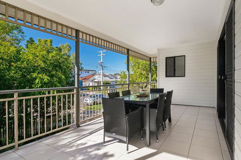 Family-Size Duplex In Quiet Neighbourhood - Holiday Sunshine Coast 3