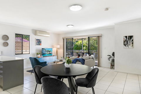 Family-Size Duplex In Quiet Neighbourhood - Holiday Sunshine Coast 2