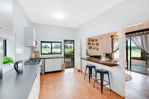 Farm & Co-sy - Sunshine Coast Tourism 2