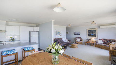 Fathoms 17 - Mollymook ALL LINEN PROVIDED - Sunshine Coast Tourism 1