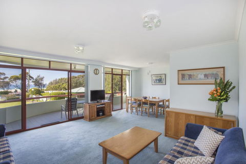 Fathoms 9 - Mollymook - Sunshine Coast Tourism 2