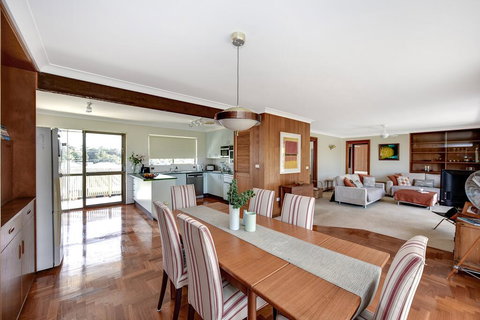 Fi's Relaxing Beach House - Holiday Sunshine Coast 1