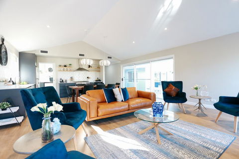 Figtree Cottage - Holiday Sunshine Coast 1
