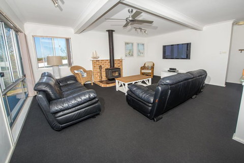 Fingal Bay Beach House, 32 Lentara Street - Holiday Sunshine Coast 2