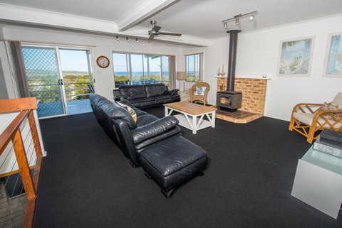 Fingal Bay Beach House, 32 Lentara Street - Holiday Sunshine Coast 0