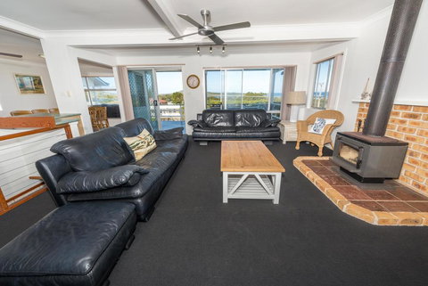 Fingal Bay Beach House, 32 Lentara Street - Holiday Sunshine Coast 3