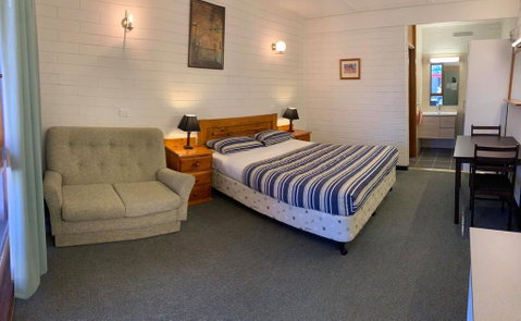 Finley Motel - Sunshine Coast Tourism 0