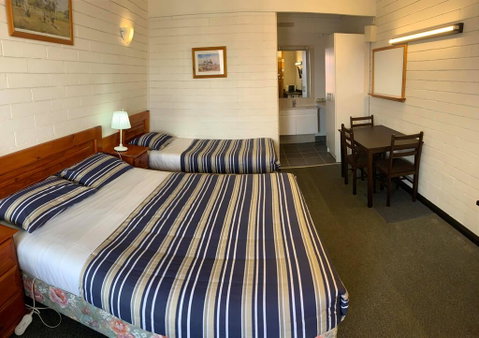 Finley Motel - Sunshine Coast Tourism 1