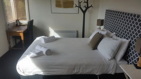 Fish Creek Hotel - Sunshine Coast Tourism 2
