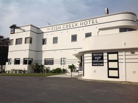 Fish Creek Hotel - Sunshine Coast Tourism 1