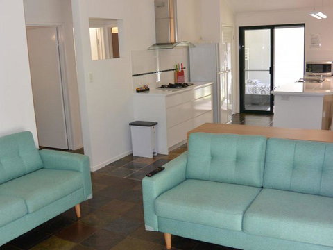 Fish's Shack - Holiday Sunshine Coast 1