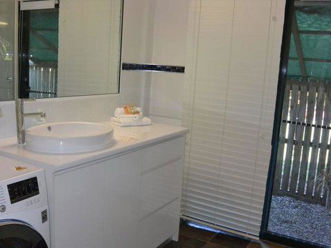 Fish's Shack - Holiday Sunshine Coast 2