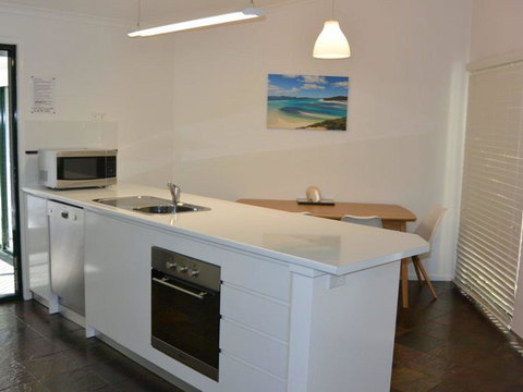 Fish's Shack - Holiday Sunshine Coast 3