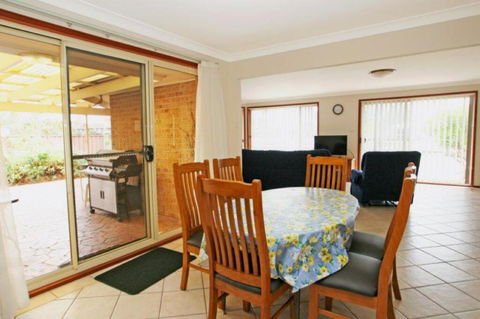 Fisherman's Delight Waterfront - Holiday Sunshine Coast 3