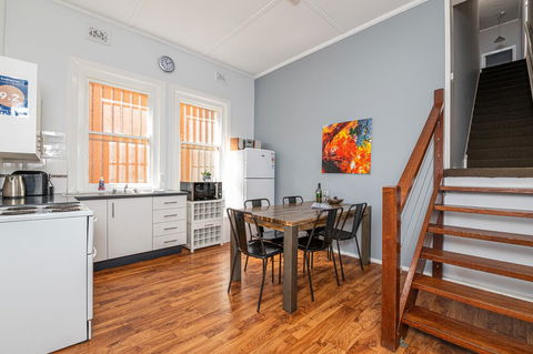 Five Ways CBD Apartment - Spacious, Wifi, Free Parking - Holiday Sunshine Coast 0