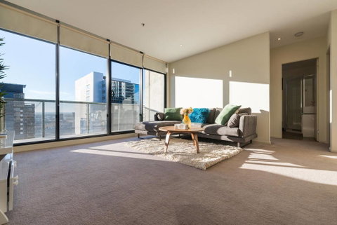 Flagstaff Garden Large 2 Bedroom Modern Apartment - Holiday Sunshine Coast 1
