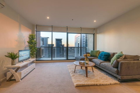 Flagstaff Garden Large 2 Bedroom Modern Apartment - Holiday Sunshine Coast 0