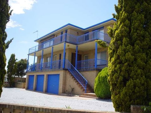 Flat 2 - 3 Bay Lane - Sunshine Coast Tourism 0