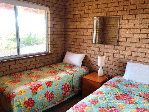 Flat 2 - 3 Bay Lane - Sunshine Coast Tourism 3