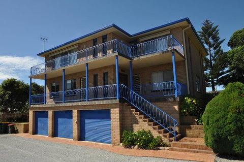 Flat 2 - 3 Bay Lane - Sunshine Coast Tourism 1