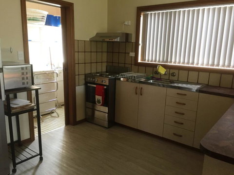 Flat 2, 42 McMillan Rd - Sunshine Coast Tourism 3