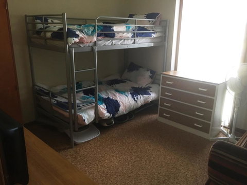 Flat 2, 42 McMillan Rd - Sunshine Coast Tourism 2