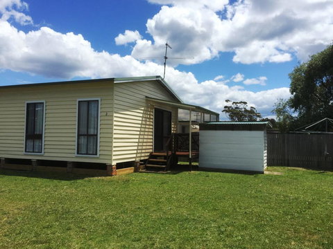 Flat 2, 42 McMillan Rd - Sunshine Coast Tourism 0