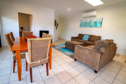 Flexi At Belmont - Holiday Sunshine Coast 3