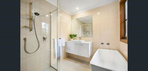 Floraison Red Hill - Sunshine Coast Tourism 2