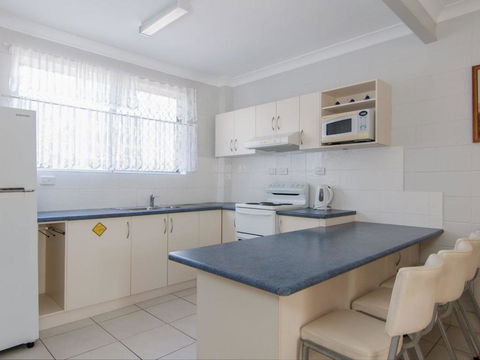 Forster Holiday Lodge 18 - Sunshine Coast Tourism 3