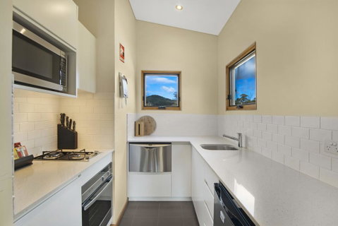 Four Mile Hut - Sunshine Coast Tourism 3