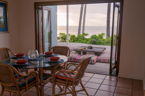 Frangipani Beach House - Newell Beach - Sunshine Coast Tourism 2