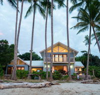 Frangipani Beach House - Newell Beach - Holiday Sunshine Coast