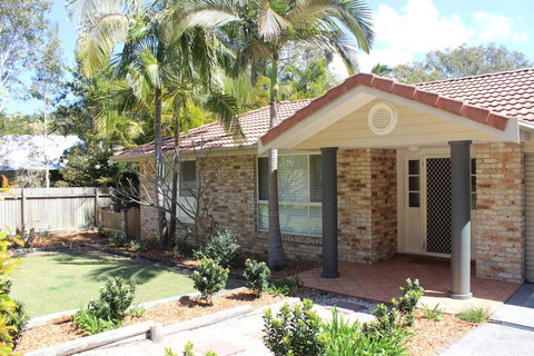 FRANGIPANI BEACH HOUSE - PET FRIENDLY 22 Belbourie Cres Boomerang Beach - Sunshine Coast Tourism 0