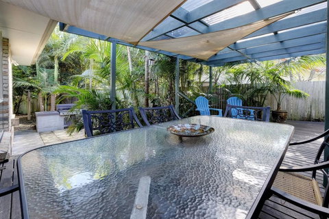 FRANGIPANI BEACH HOUSE - PET FRIENDLY 22 Belbourie Cres Boomerang Beach - Sunshine Coast Tourism 2