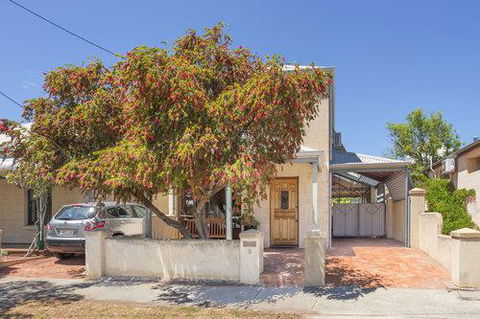 Fremantle Holiday Accommodation - Sunshine Coast Tourism 0