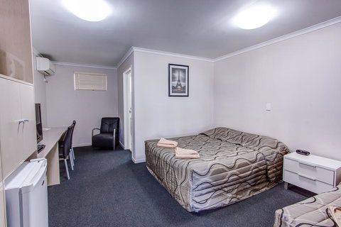 Galaxy Mackay Motor Inn - Sunshine Coast Tourism 3